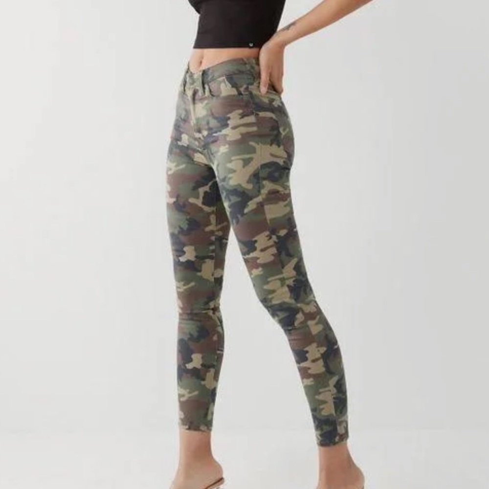 True Religion Womens Camo Skinny Fit Jeans size 26 (inseam 29inch)